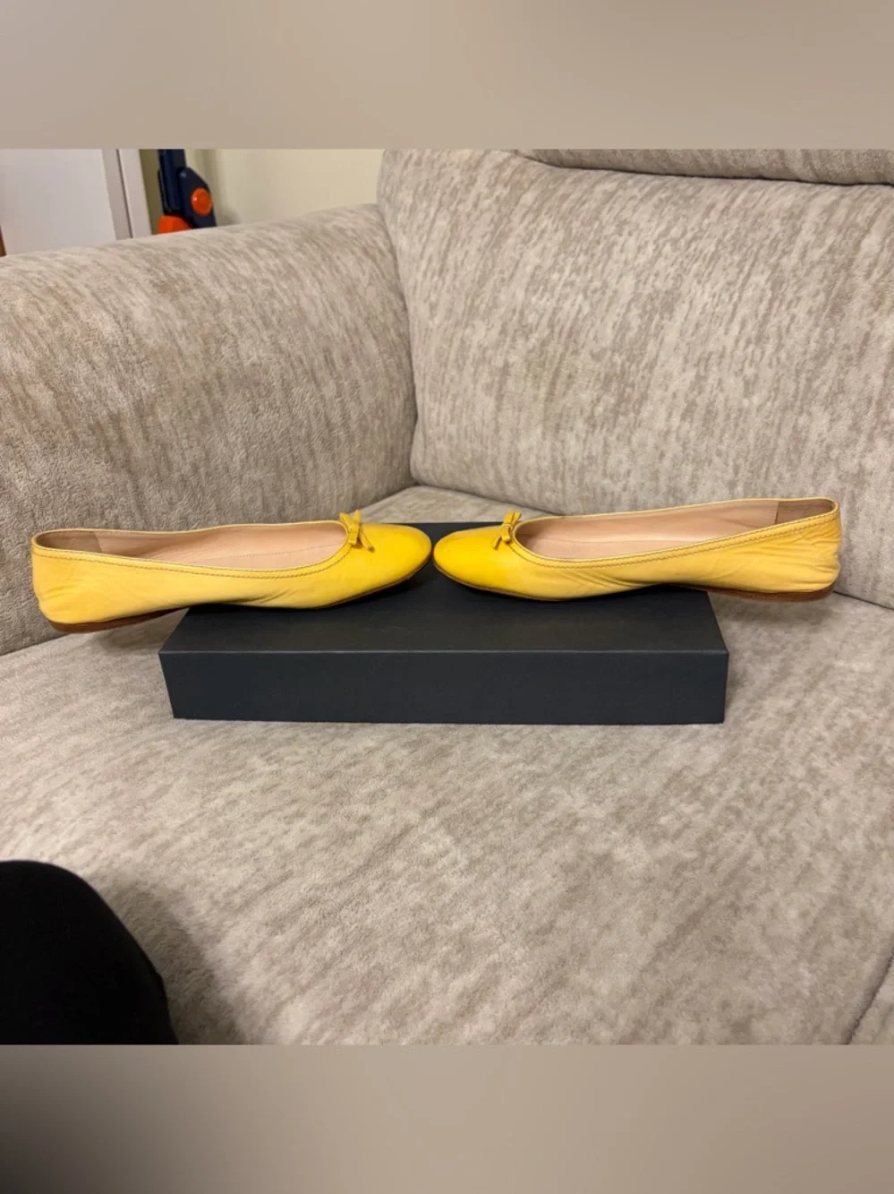 Prada Yellow Patent Leather Ballet Flats with Bow, size 39 1/2 - Picture 5 of 12